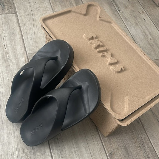 Skims- molded sandal